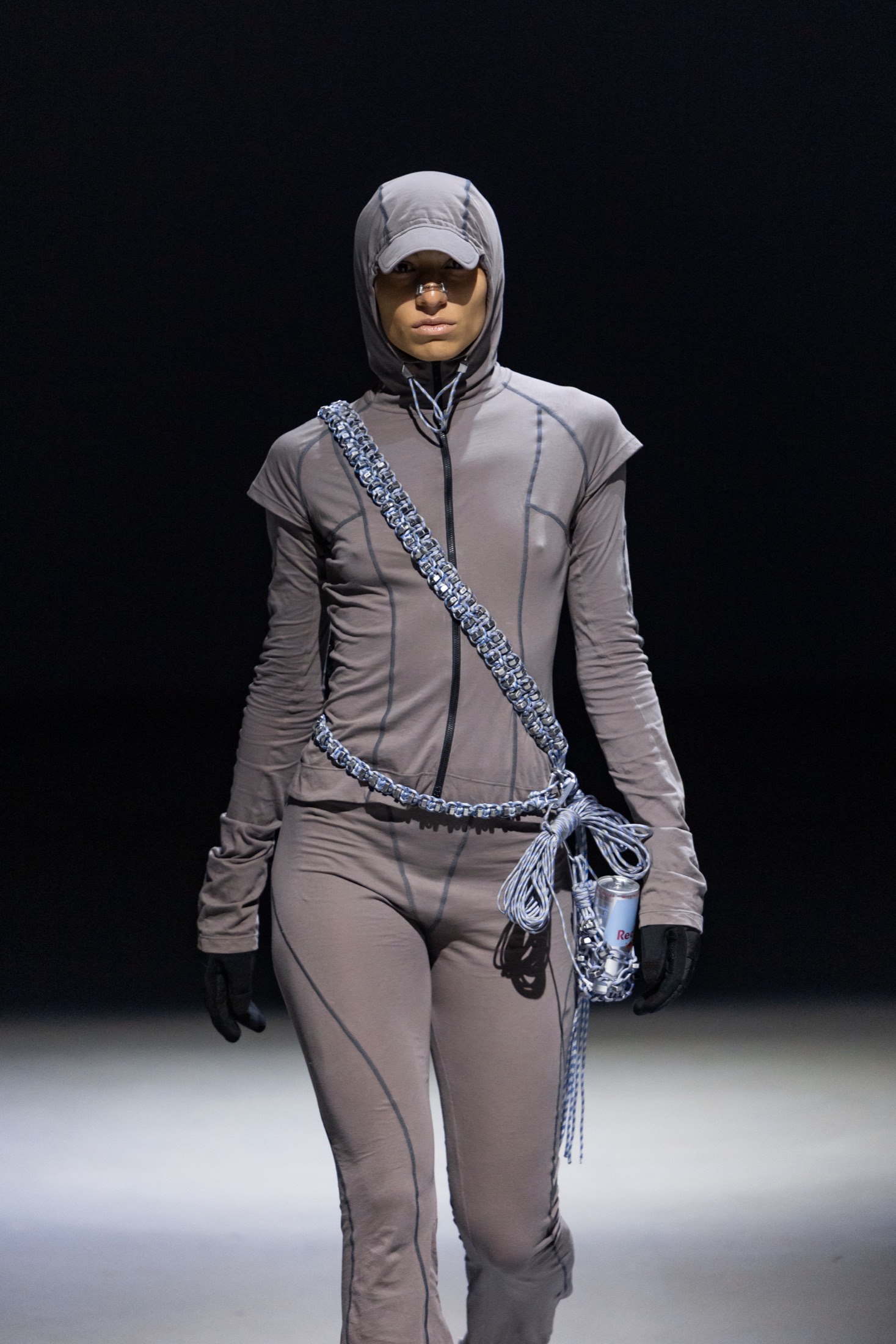 look 18 — cord rig, can in hand