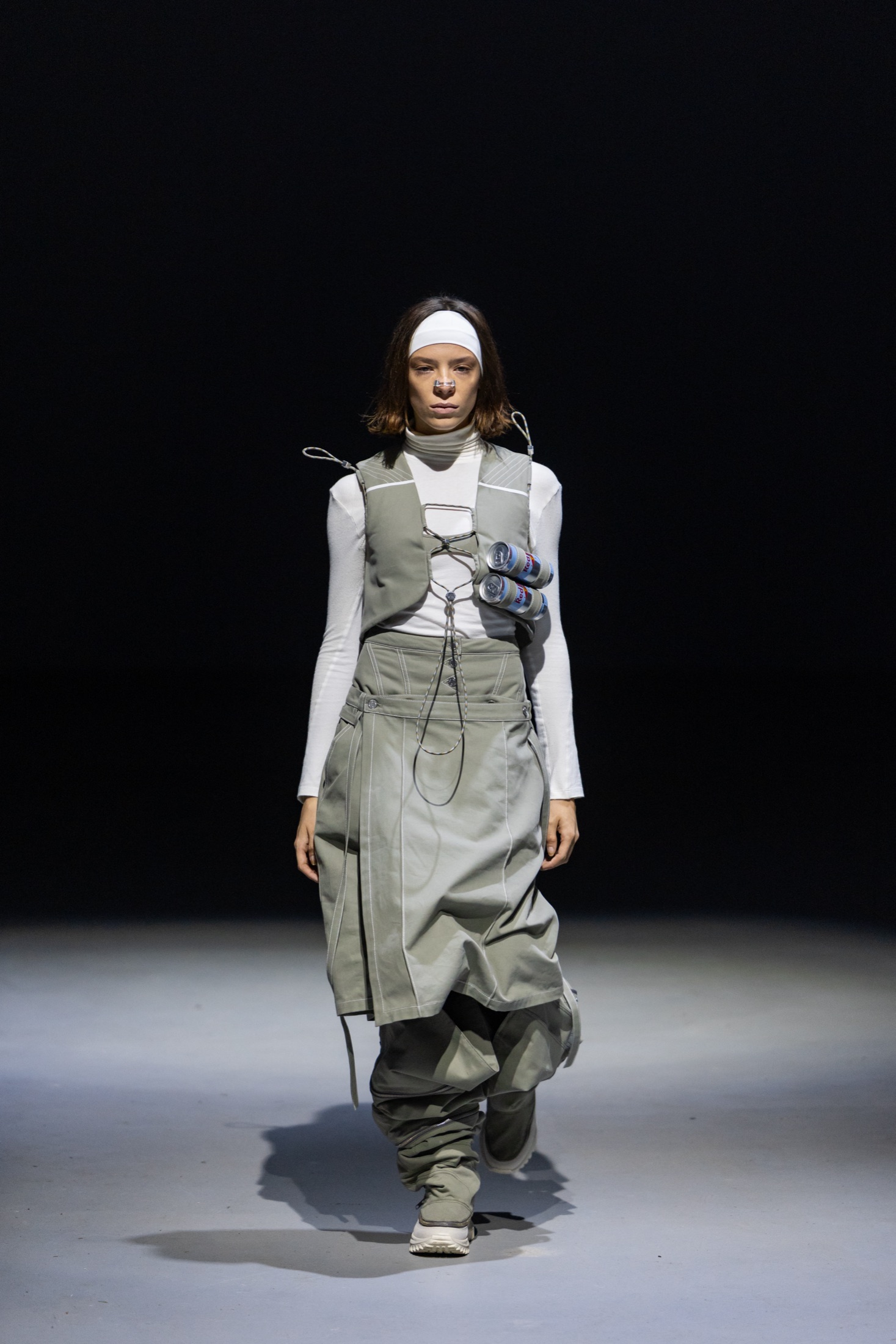 look 23 — chest rig, cans carried